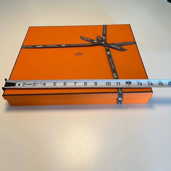 Authentic empty Hermes gift box with ribbon - Picture 3 of 5